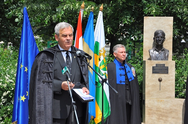 Tőkés László református püspök