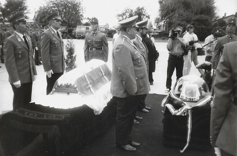Bethlen Deseő László tábornok, a Magyar Királyi 2. Honvéd Hadsereg III. Hadtestének tüzérségi parancsnoka földi maraványainak és gróf Bethlen István hamvainak hazahozatala 1994. június 3-án