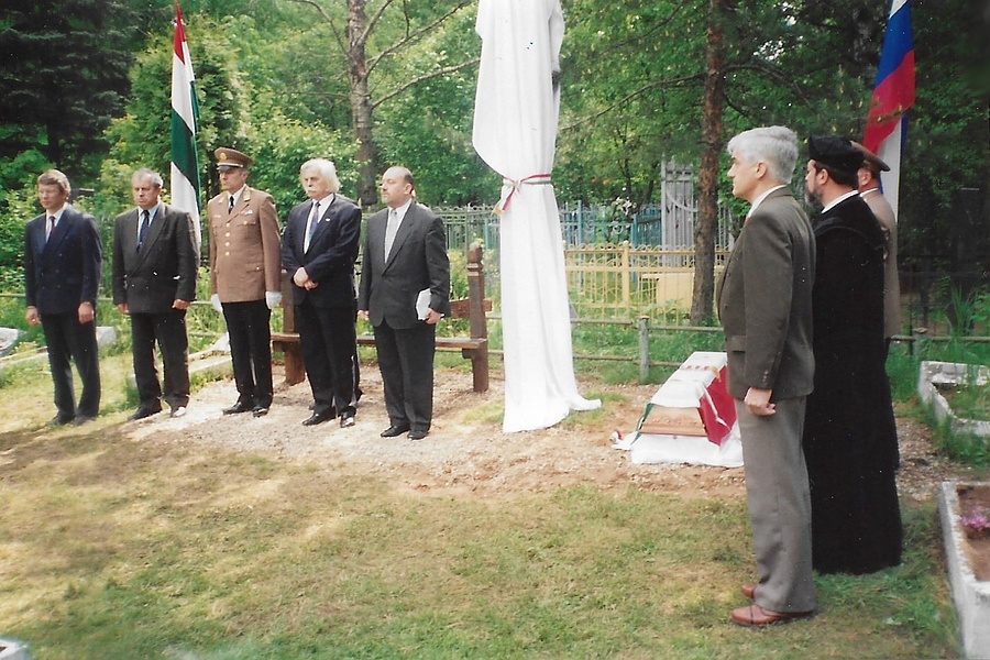 Kopjafa állítás Krasznogorszkban, 1994-ben