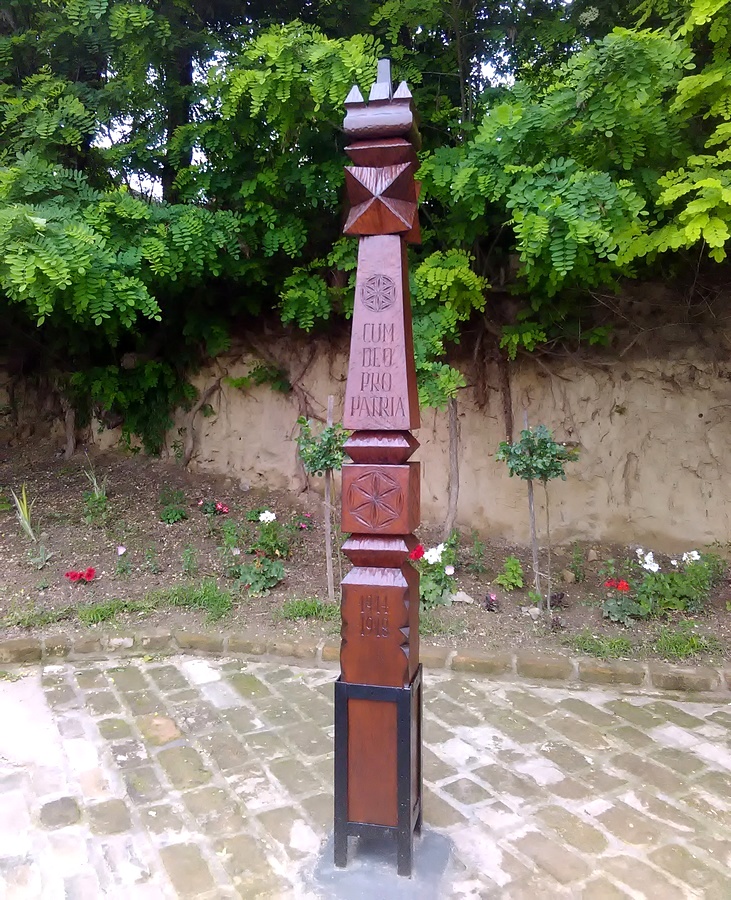 Kopjafa az I. világháborúban elesett magyar katonák emlékére. Bajsa, 2019.