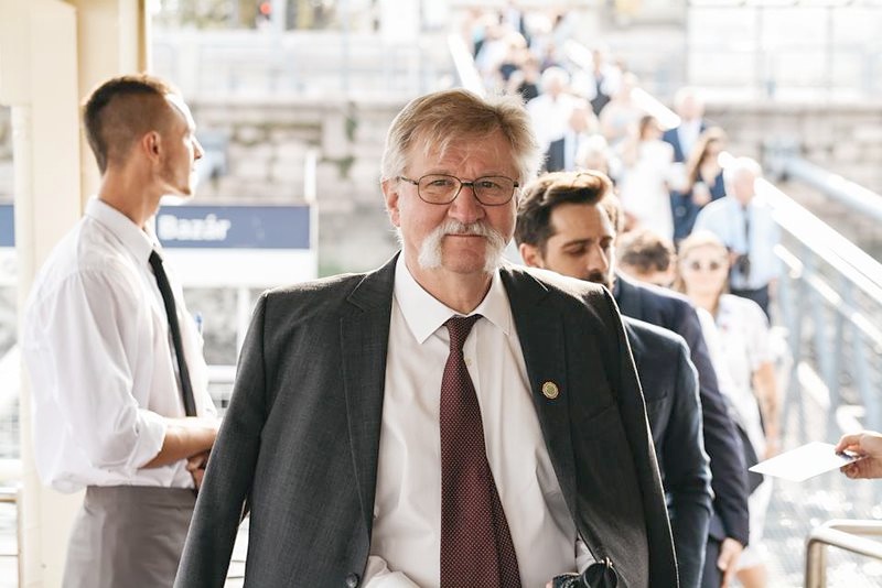 Ámon Antal a lánya esküvőjén, a dunai sétahajón